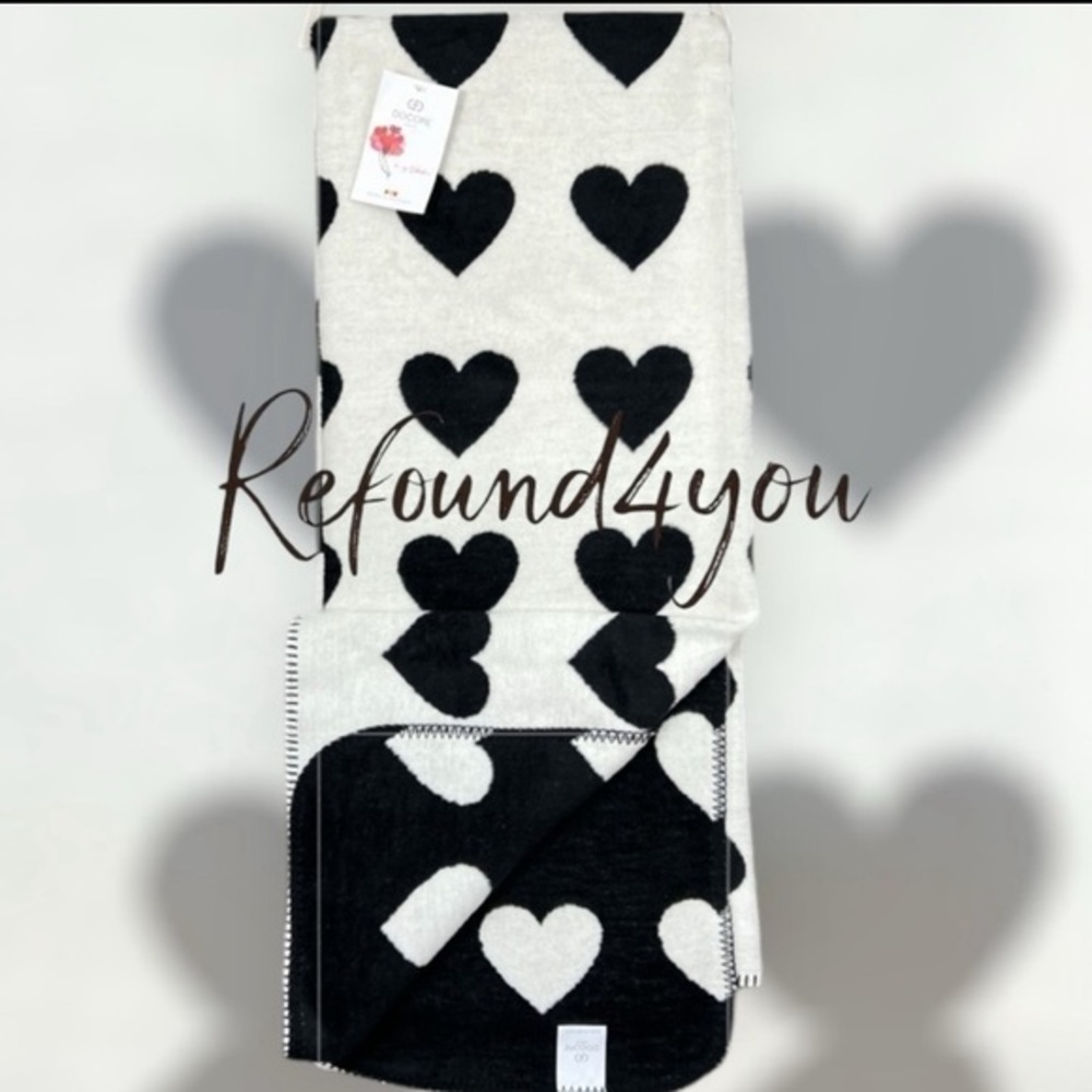 Docofil - ‘Hearts - Black & White’ luxury throw. 51“ x 67“ NWT. *Last One! Firm!